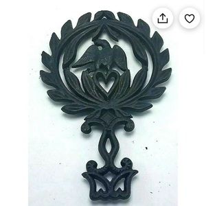 Vintage cast iron eagle heart trivet farmhouse USA patriotic cottagecore decor